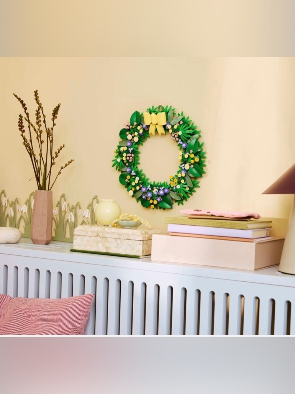 Lego Spring Wreath with White Bunny and Yellow Bow - Picture 8 of 12